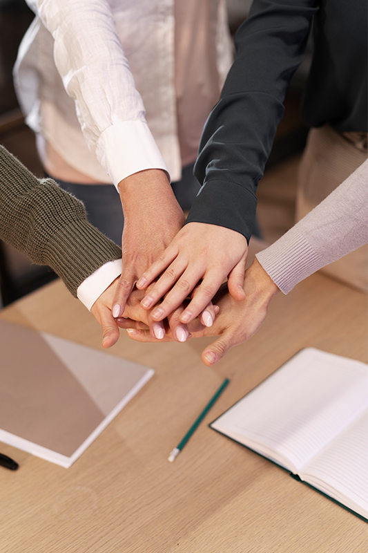 RVZ Schweiz Team vor dem Büro in Sempach - Versicherungsberatung und Treuhand Kanton Luzern